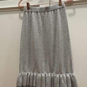 Long skirt gray and ruffled bottom